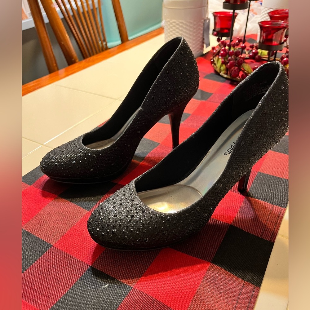 Beautiful rhinestone black heels women’s size7.5